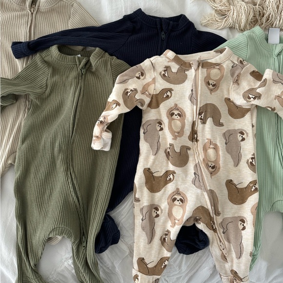 Newborn onesies (up to 7lbs) - Picture 3 of 6